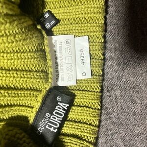 Boutique Europa Chunky Knit Crop Green Sweater